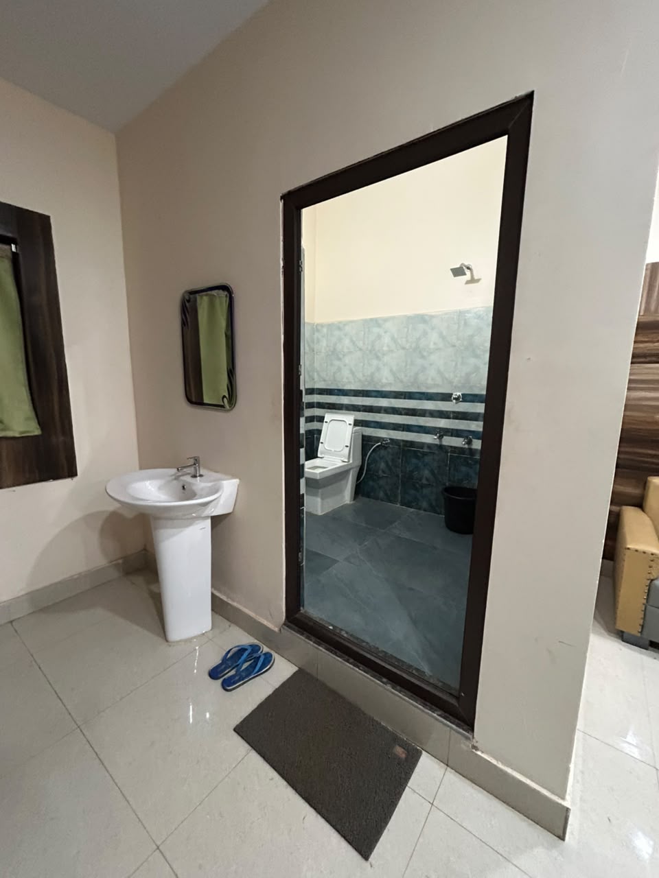 Suite Room bathroom