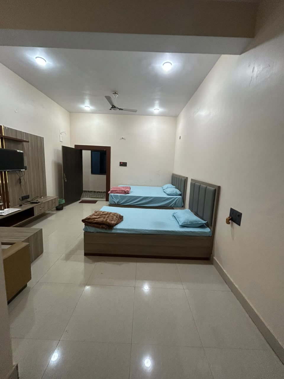 Classic Room at Hotel Auro Hills