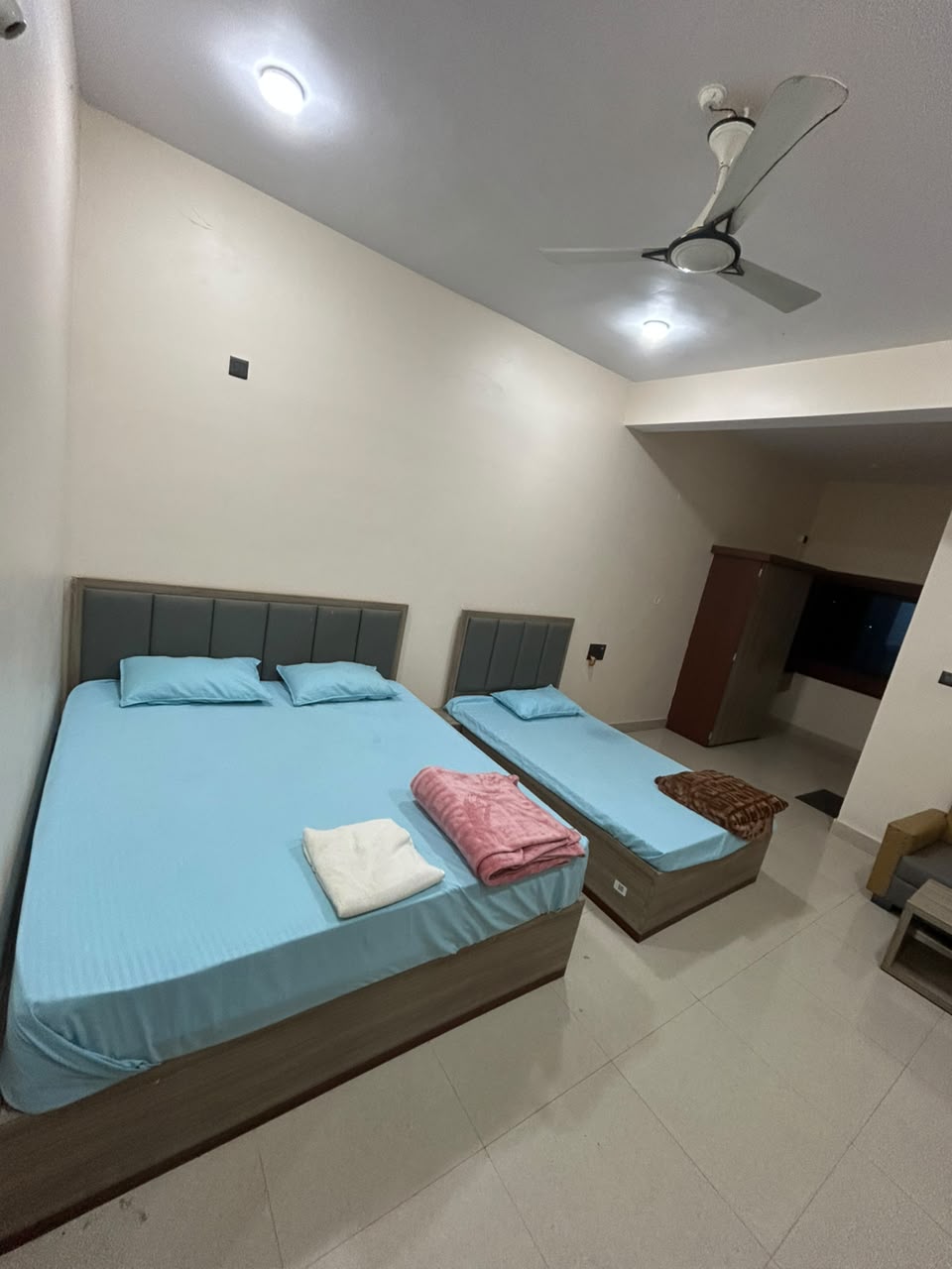 Suite Room — bed angle