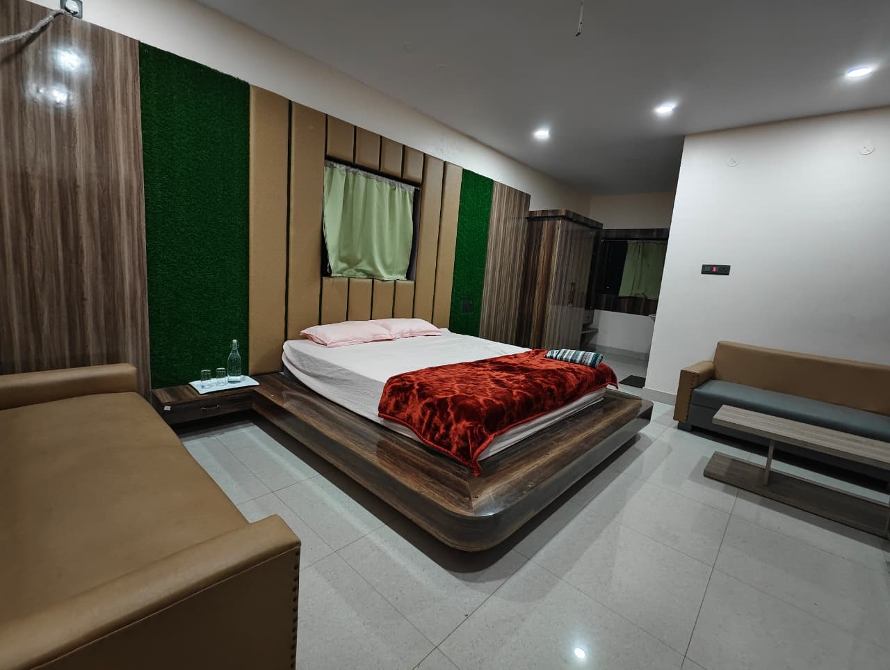 Suite Room — wider view