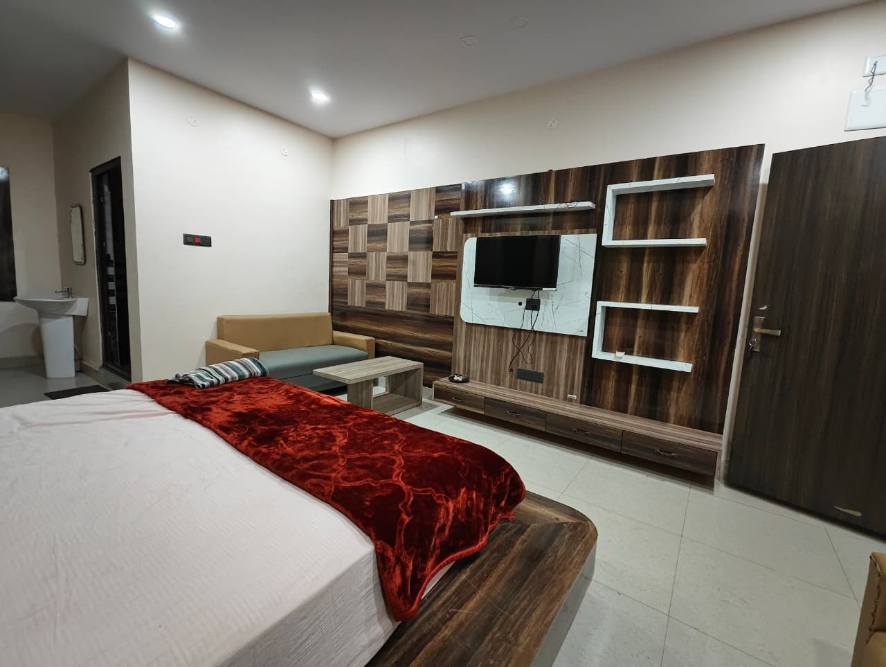 Suite Room at Hotel Auro Hills